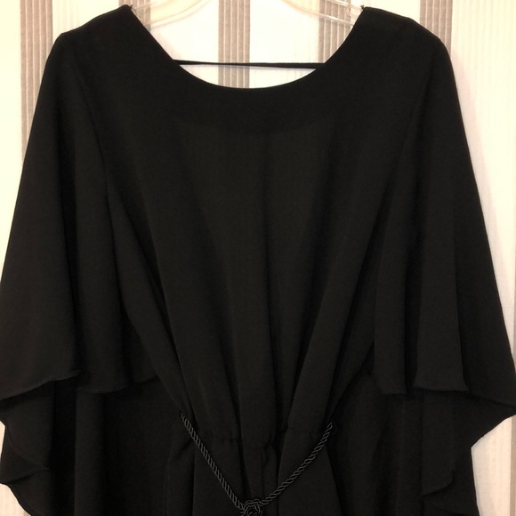 Elegant Ruffle Sleeve Romper - Picture 2 of 11